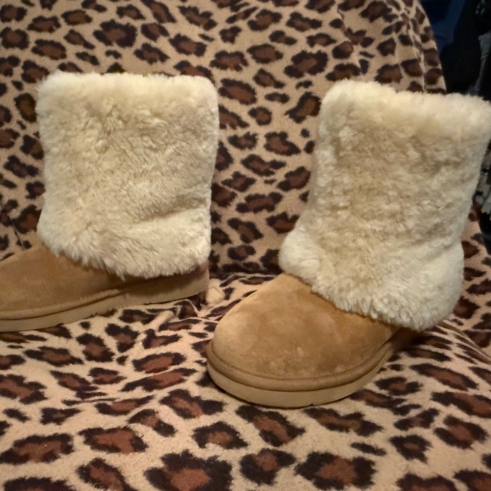 UGG BOOTS Cozy Tan and Cream Fur